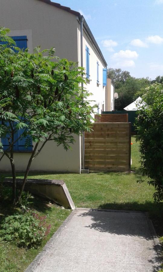 Les Champs Cernoy-en-Berry Exterior foto